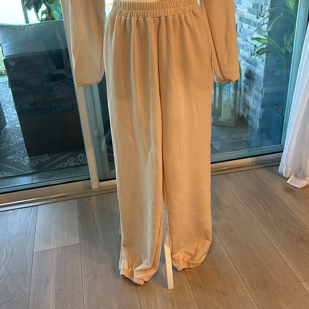 NEW ✨3 Pc SHEIN outfit. Cream Color - Picture 4 of 7